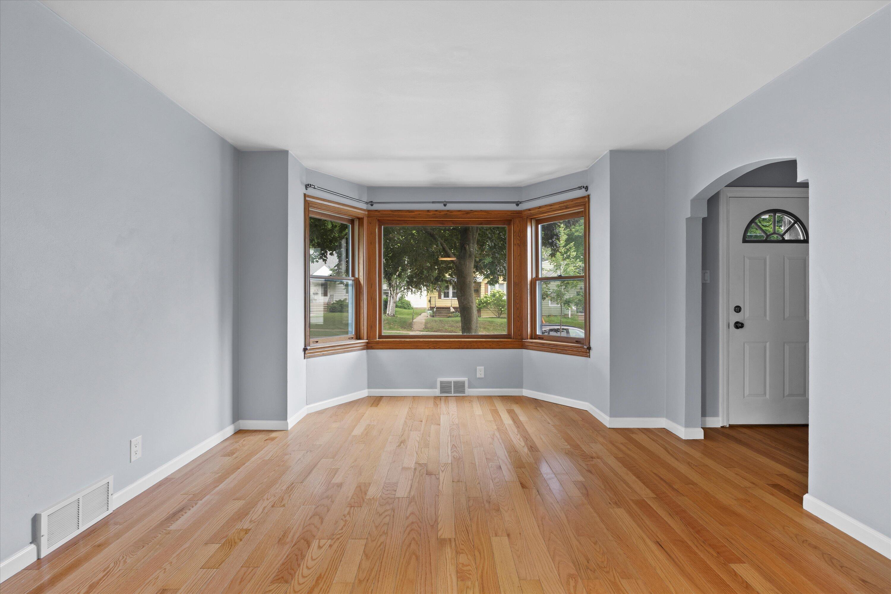 Milwaukee, Wisconsin 53207, United States, 2 Bedrooms Bedrooms, ,1 BathroomBathrooms,Residential,Active,185415