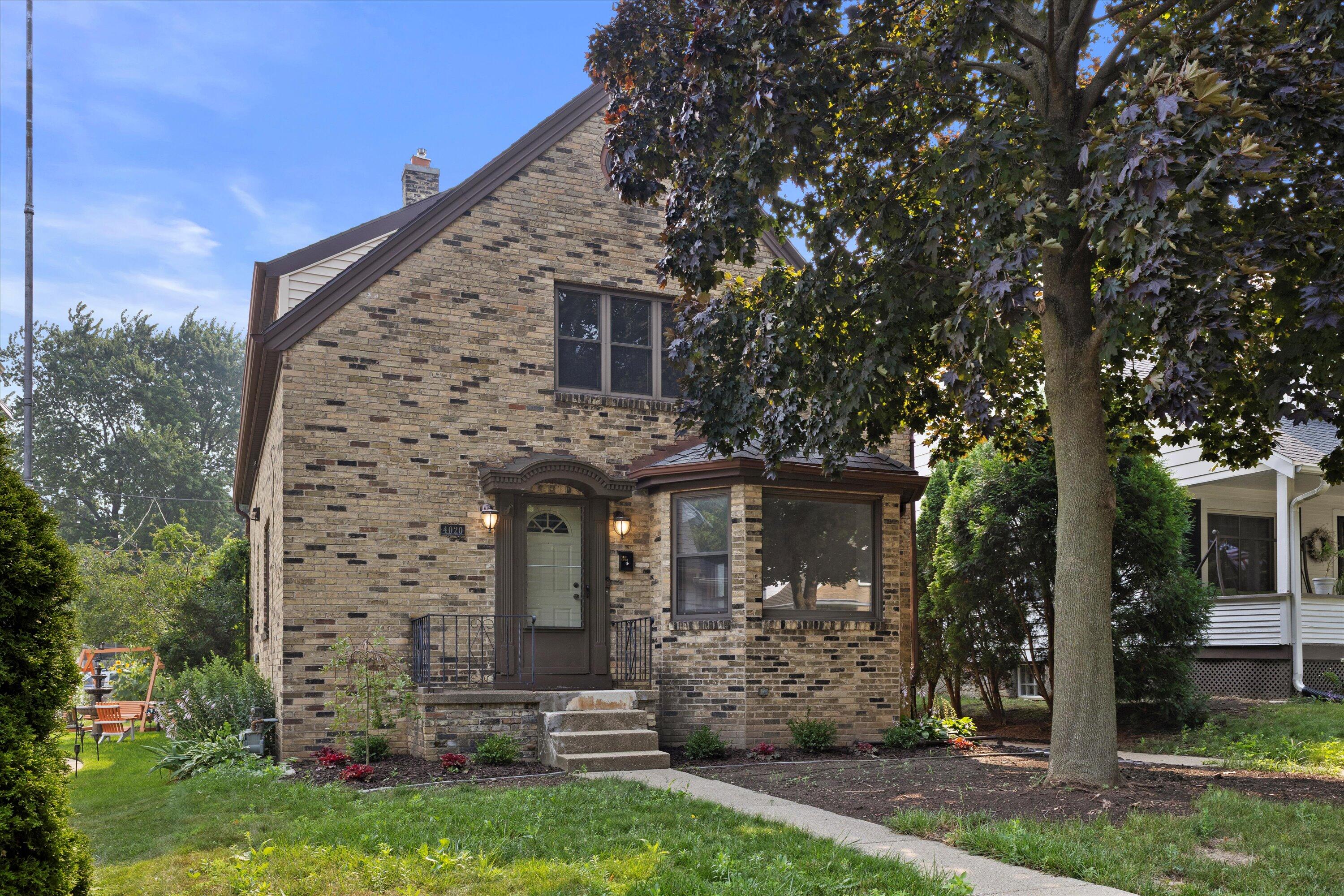 Milwaukee, Wisconsin 53207, United States, 2 Bedrooms Bedrooms, ,1 BathroomBathrooms,Residential,Active,185415