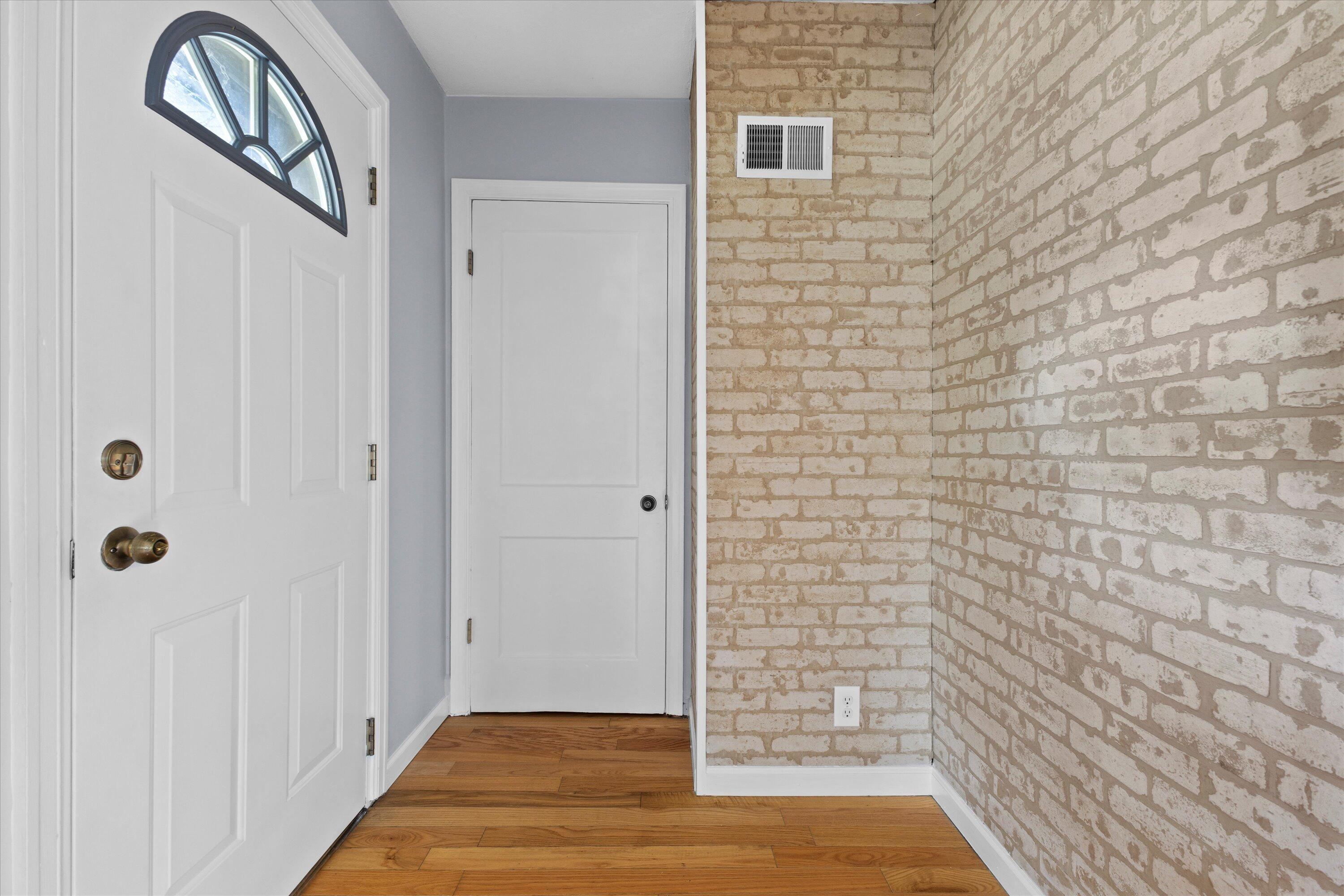 Milwaukee, Wisconsin 53207, United States, 2 Bedrooms Bedrooms, ,1 BathroomBathrooms,Residential,Active,185415