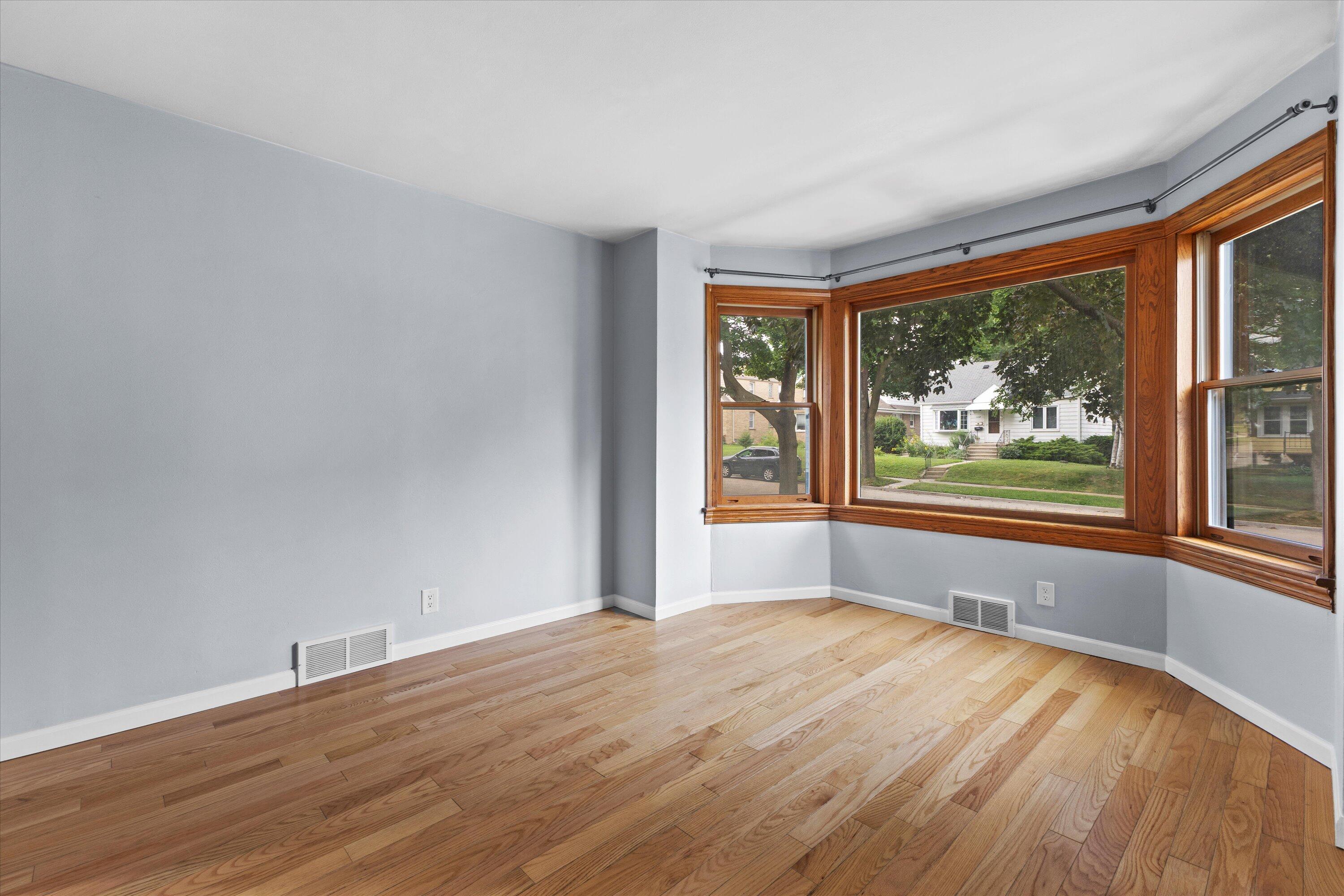 Milwaukee, Wisconsin 53207, United States, 2 Bedrooms Bedrooms, ,1 BathroomBathrooms,Residential,Active,185415