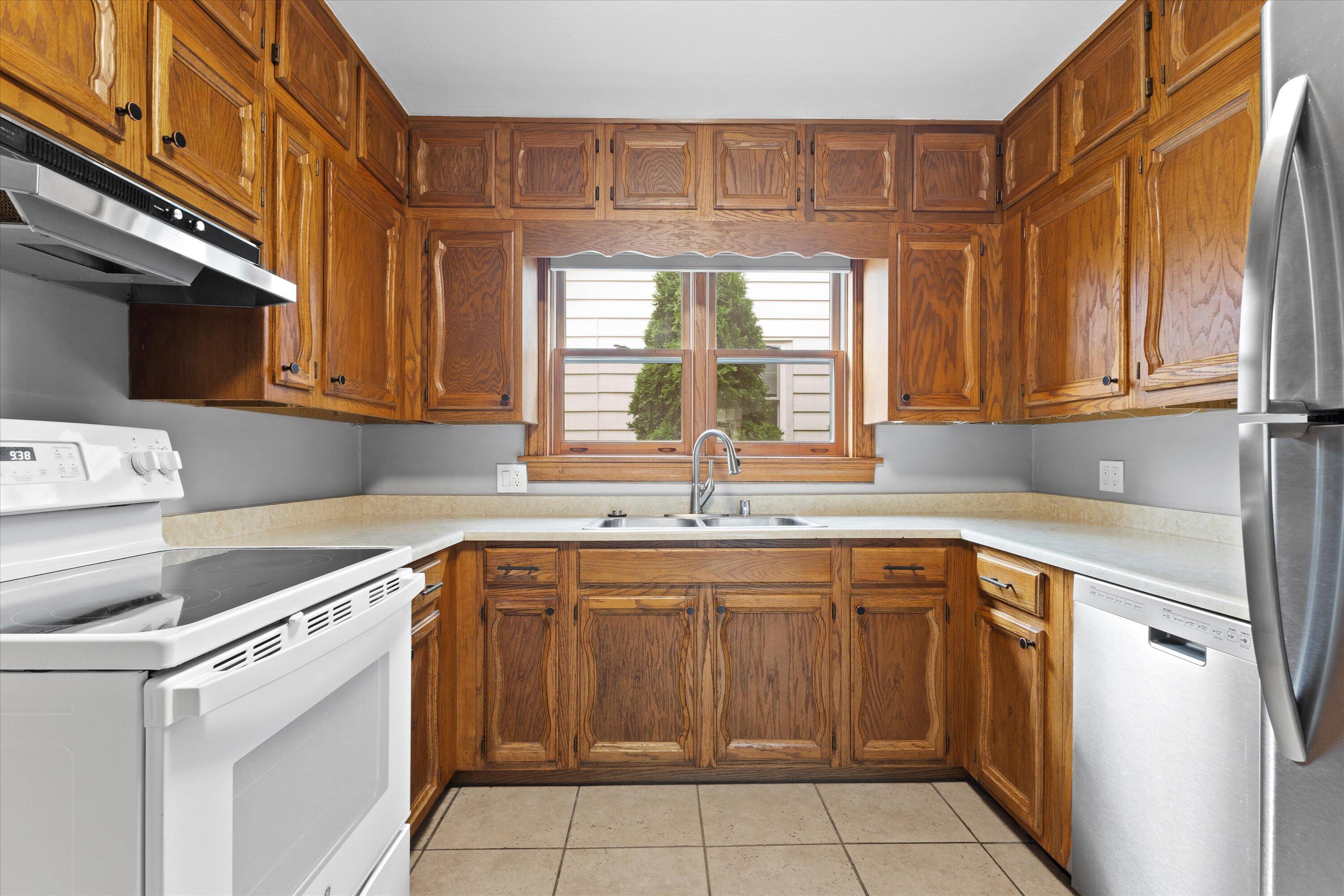 Milwaukee, Wisconsin 53207, United States, 2 Bedrooms Bedrooms, ,1 BathroomBathrooms,Residential,Active,185415