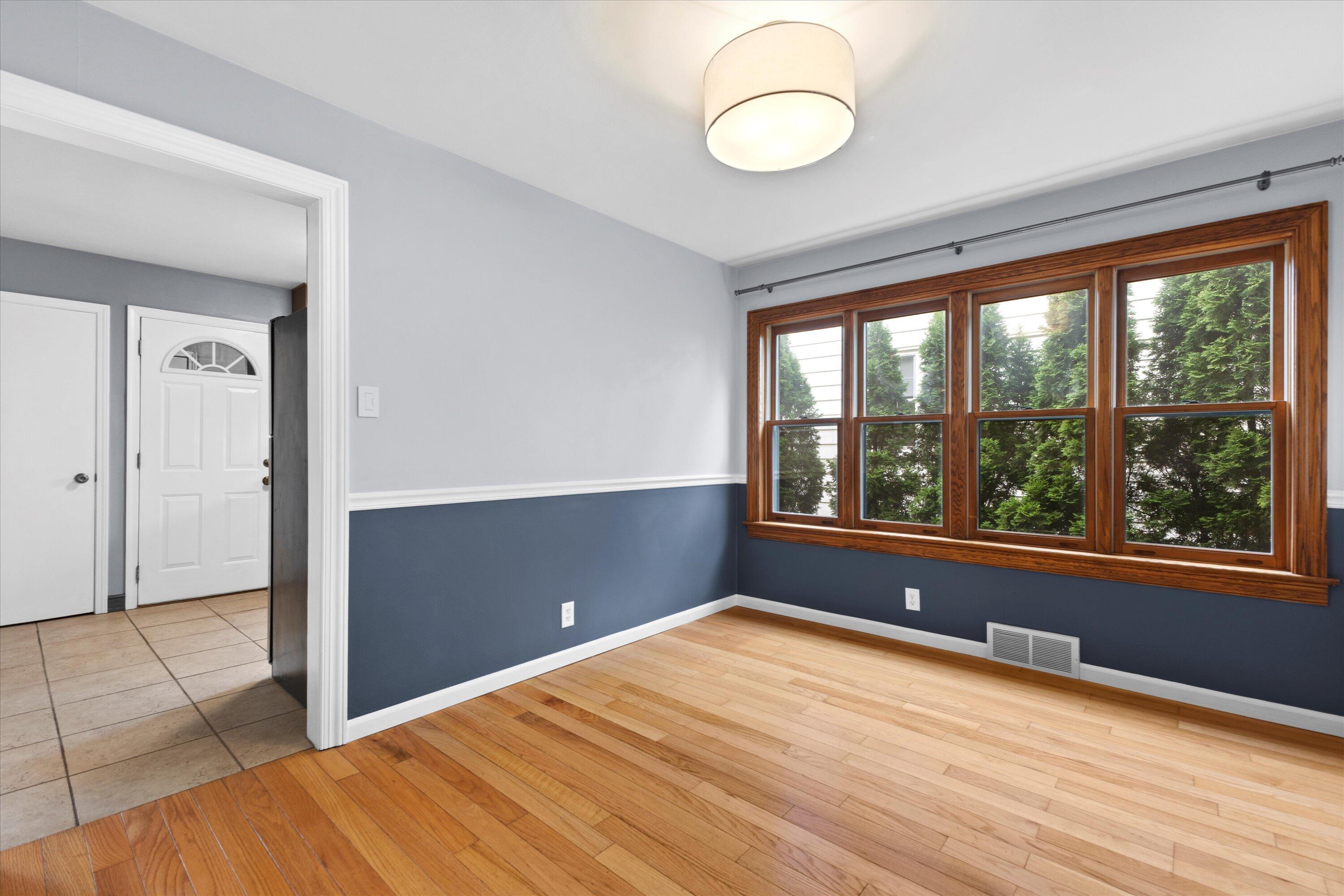 Milwaukee, Wisconsin 53207, United States, 2 Bedrooms Bedrooms, ,1 BathroomBathrooms,Residential,Active,185415