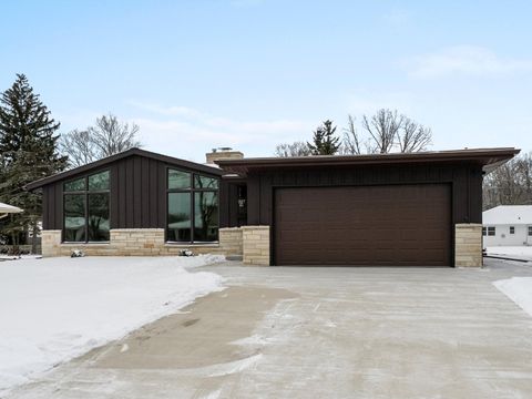 Photo of 2117 Menasha Ave, Manitowoc, WI 54220 (MLS # 1948124)