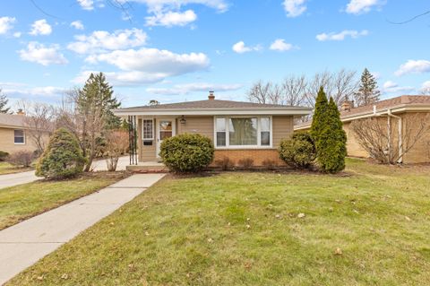 Photo of 6061 S 19th St, Milwaukee, WI 53221 (MLS # 1953279)