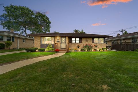 Photo of 917 Coronada Dr, Racine, WI 53402 (MLS # 1939392)