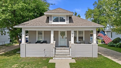Photo of 334 W 2nd St, Oconomowoc, WI 53066 (MLS # 1979980)