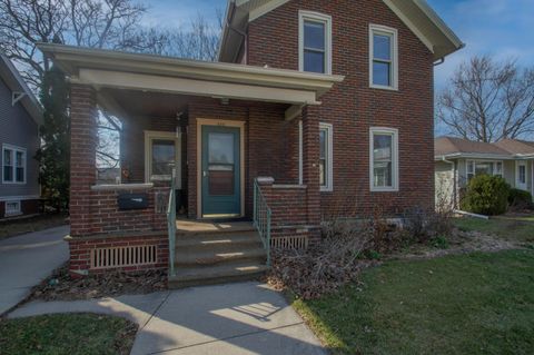 Photo of 410 S 10th St, Watertown, WI 53094 (MLS # 1955166)