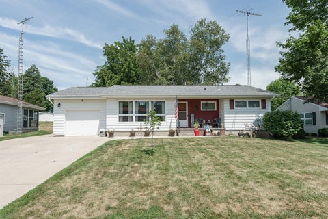 Photo of 24 Park View Ln, Watertown, WI 53094 (MLS # 1972001)