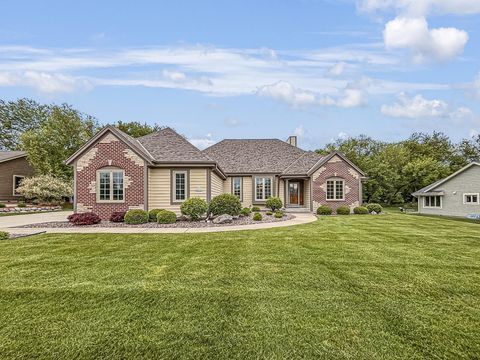 Photo of N22W26746 Shooting Star Rd, Pewaukee, WI 53072 (MLS # 1964194)