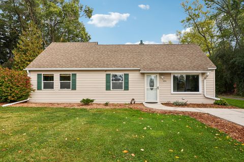 Photo of 10216 N Baehr Rd, Mequon, WI 53092 (MLS # 1941703)