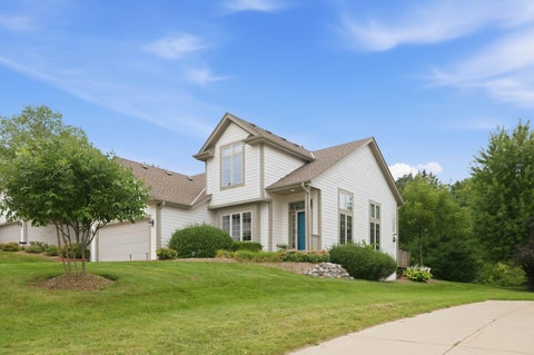 Photo of 3610 Oak Valley Ln, Waukesha, WI 53188 (MLS # 1978993)