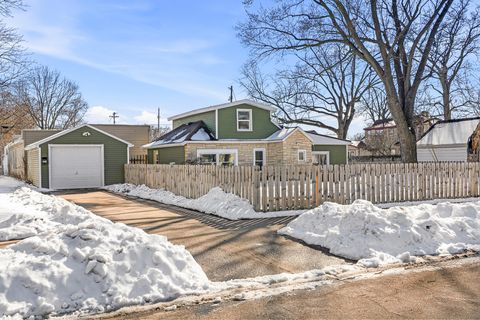 Photo of 1916 Winnebago St, La Crosse, WI 54601 (MLS # 1954544)