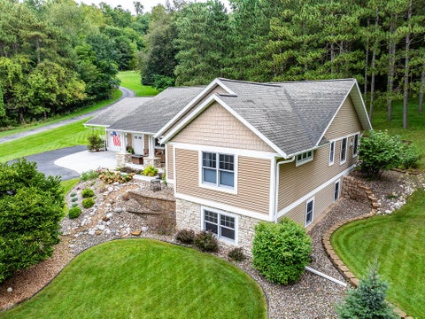 Photo of N5540 Moos Rd, Onalaska, WI 54650 (MLS # 1981181)
