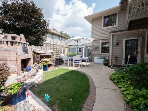 Photo of 16352 W Coachlight Dr, New Berlin, WI 53151 (MLS # 1931083)