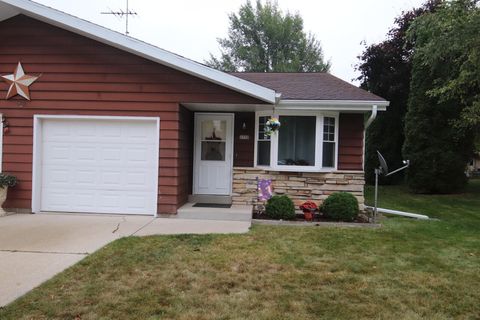 Photo of 1719 N 35th St, Sheboygan, WI 53081 (MLS # 1939168)