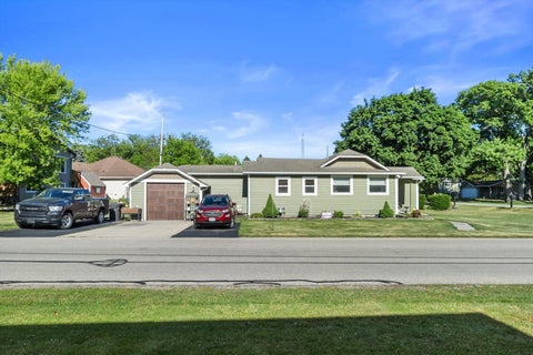 Photo of 418 S 4th St, Silver Lake, WI 53170 (MLS # 1965480)