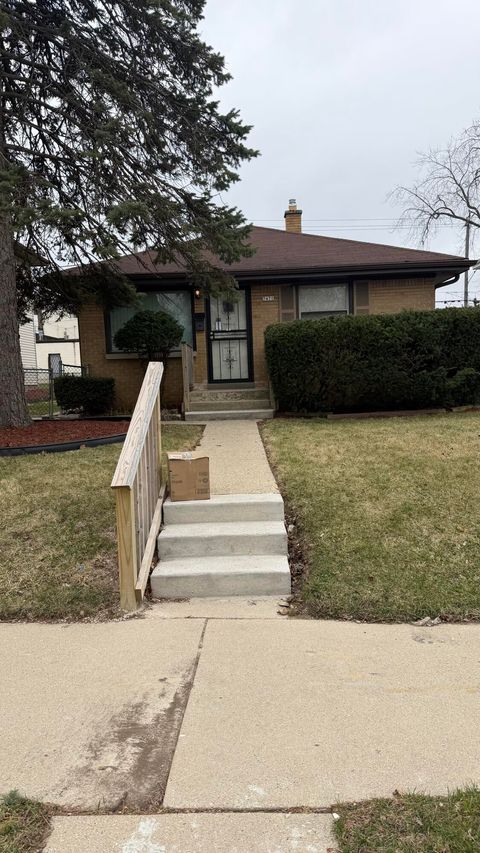 Photo of 7471 W Beckett Ave, Milwaukee, WI 53216 (MLS # 1959027)