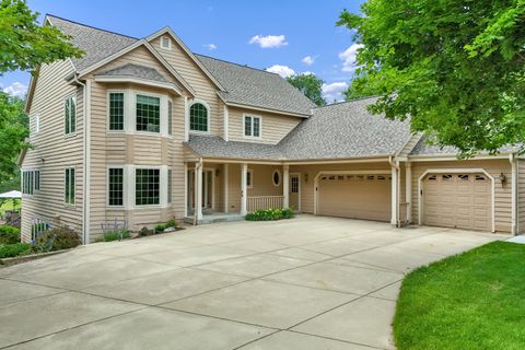 Photo of 615 Kettle Rdg, Richfield, WI 53017 (MLS # 1970849)