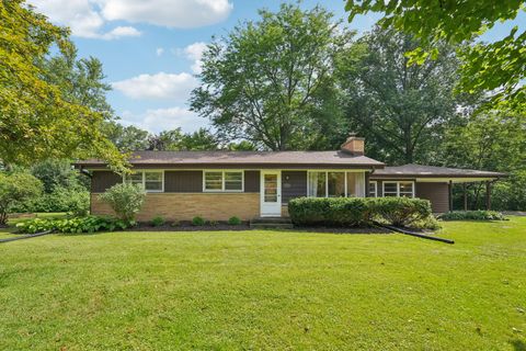 Photo of 4511 S Clearwater Pl, New Berlin, WI 53151 (MLS # 1928137)
