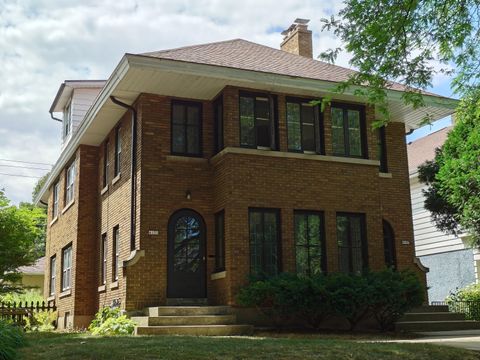 Photo of 4155 N Farwell Ave, Shorewood, WI 53211 (MLS # 1973578)
