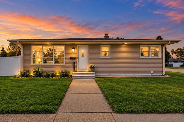 2306 17TH AVE, KENOSHA, WI 53140 - Image fbf32d4ff5770b00fce63bd12b5cfa24/899354870