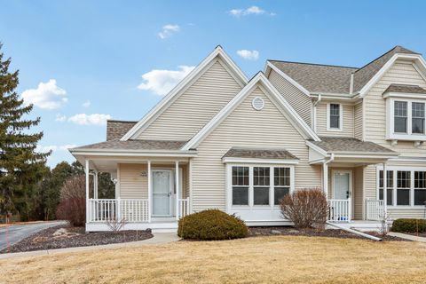 Photo of N28W6646 Alyce St, Cedarburg, WI 53012 (MLS # 1952534)