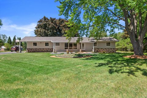 Photo of W226N8041 Longview Dr, Waukesha, WI 53089 (MLS # 1964771)