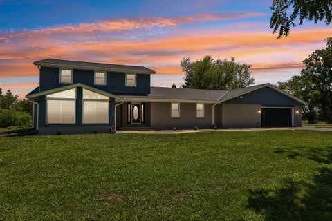 Photo of 10780 S 92nd St, Franklin, WI 53132 (MLS # 1973870)