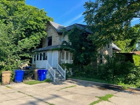 Photo of 1930 57th St, Kenosha, WI 53140 (MLS # 1958901)