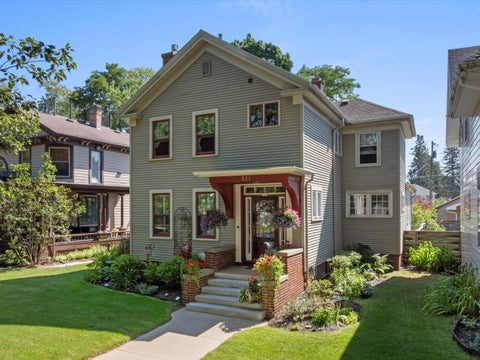 Photo of 321 Huron Ave, Sheboygan, WI 53081 (MLS # 1978820)