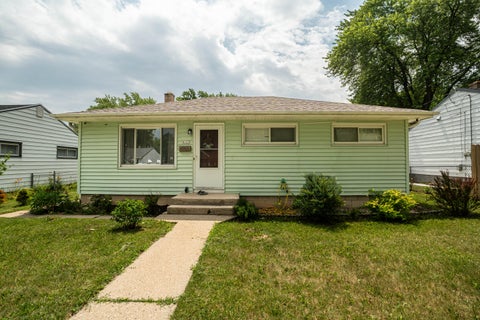 Photo of 8127 W Herbert Ave, Milwaukee, WI 53218 (MLS # 1970991)