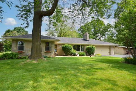 Photo of N68W15240 Prudence Dr, Menomonee Falls, WI 53051 (MLS # 1922193)