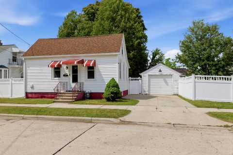 Photo of 2104 11th St, Two Rivers, WI 54241 (MLS # 1968960)