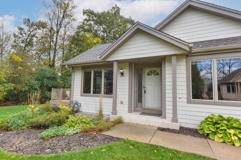 Photo of N161W18878 Heather Lynn Cir, Jackson, WI 53037 (MLS # 1986066)