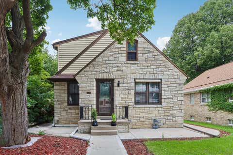 Photo of 3140 S 40th St, Milwaukee, WI 53215 (MLS # 1976094)