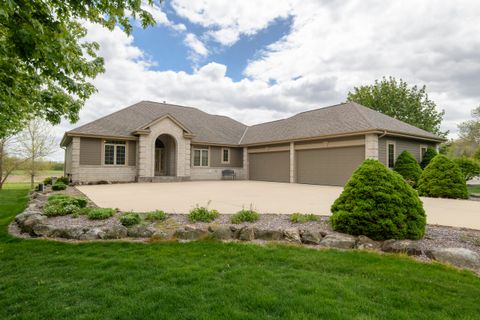 Photo of S103W22145 Kelsey Ave, Vernon, WI 53103 (MLS # 1961927)