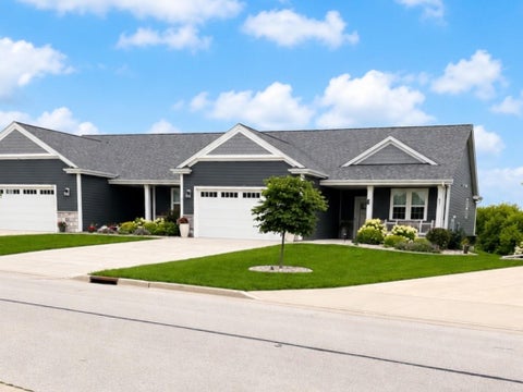 Photo of 1878 Farmlane Dr, Slinger, WI 53086 (MLS # 1976960)