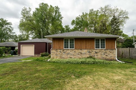 Photo of 1711 W Mill Rd, Glendale, WI 53209 (MLS # 1963349)