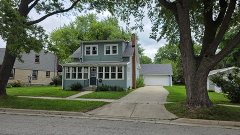 Photo of 29 S Locust St, Oconomowoc, WI 53066 (MLS # 1981137)