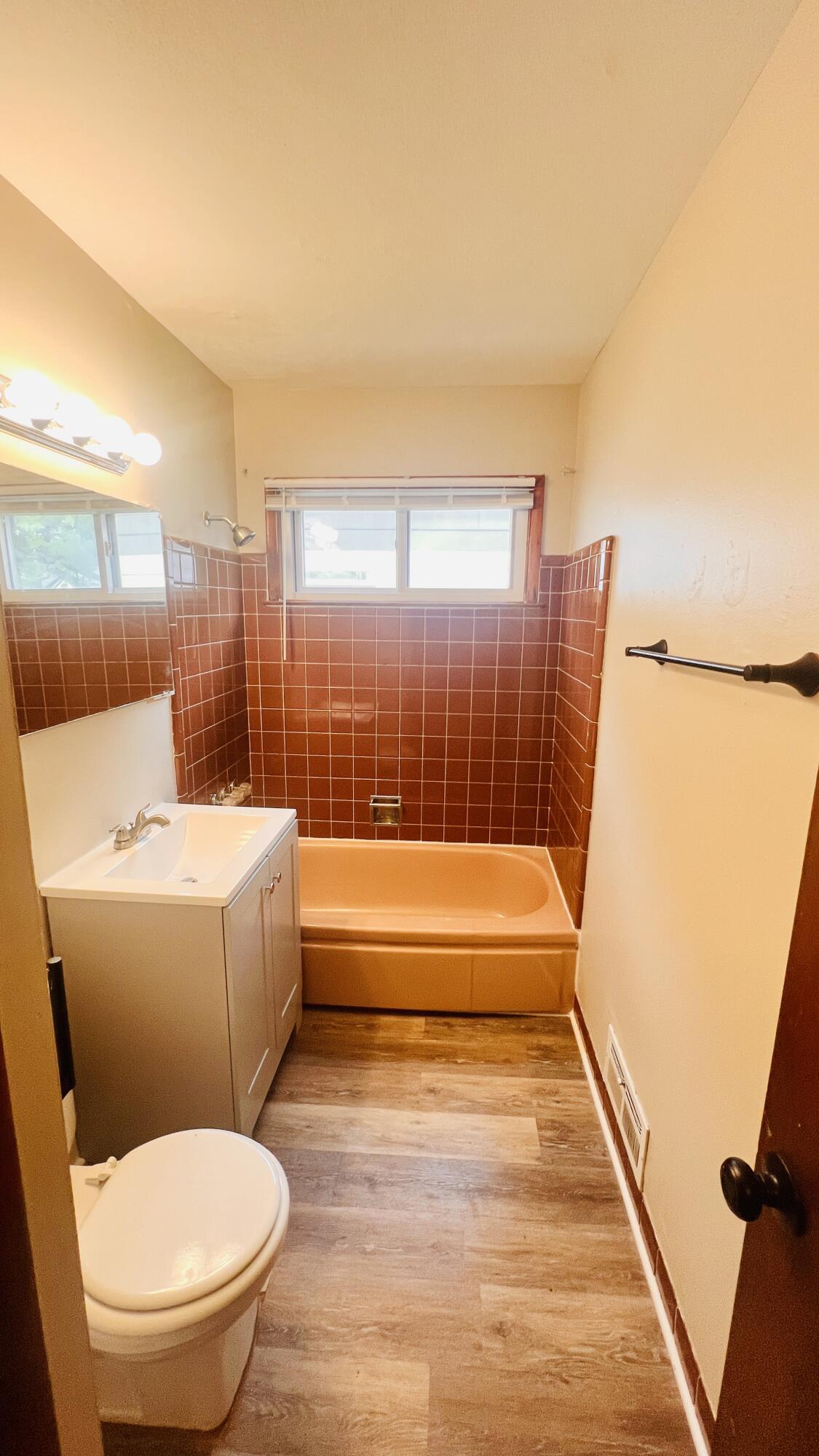 Milwaukee, Wisconsin 53225, United States, 3 Bedrooms Bedrooms, ,1 BathroomBathrooms,Residential,Active,172929