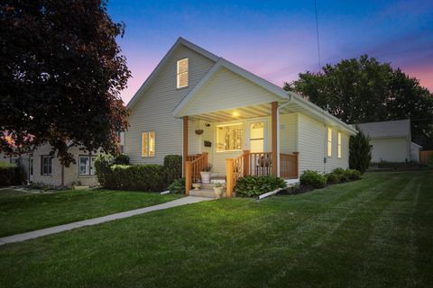 Photo of 721 W Larabee St, Port Washington, WI 53074 (MLS # 1965173)