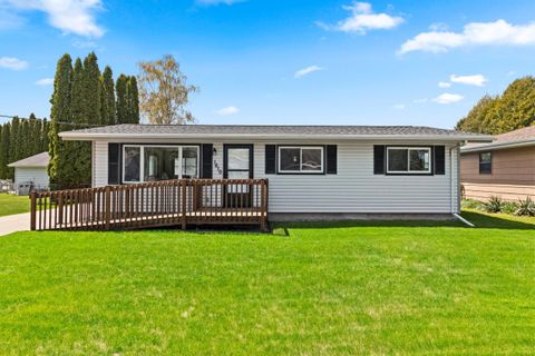 Photo of 1610 Holly Dr, Manitowoc, WI 54220 (MLS # 1964242)
