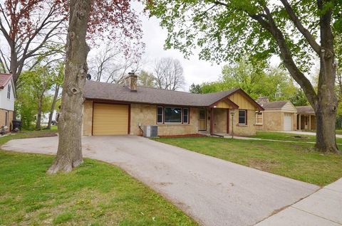 Photo of 275 N Park St, Whitewater, WI 53190 (MLS # 1960548)