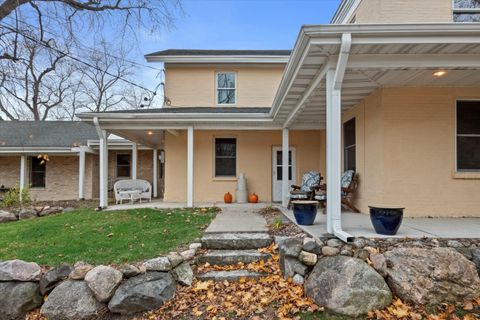 Photo of 10651 S Nicholson Rd, Oak Creek, WI 53154 (MLS # 1902381)