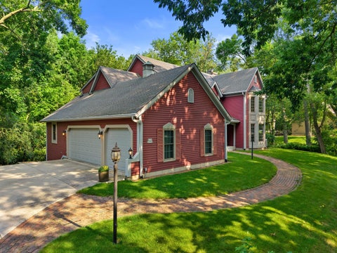 Photo of W278N2760 Rocky Point Rd, Pewaukee, WI 53072 (MLS # 1976241)