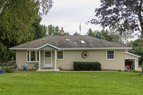 Photo of W262S3250 Ridge Rd, Waukesha, WI 53189 (MLS # 1982339)