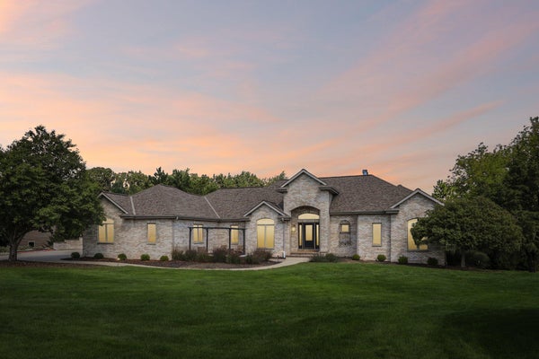 194 CROOKED STICK PASS, NORTH PRAIRIE, WI 53153 - Image fceee3e4510ccb7204349fe4bd41624a/341234033