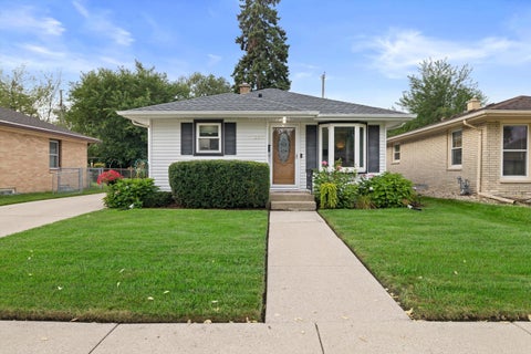 Photo of 2317 Gillen St, Racine, WI 53403 (MLS # 1980518)