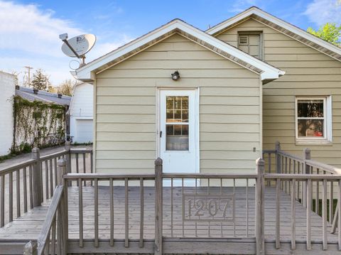 Photo of 1207 Grant St, Lake Geneva, WI 53147 (MLS # 1961859)