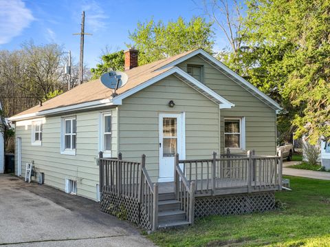 Photo of 1207 Grant St, Lake Geneva, WI 53147 (MLS # 1961859)